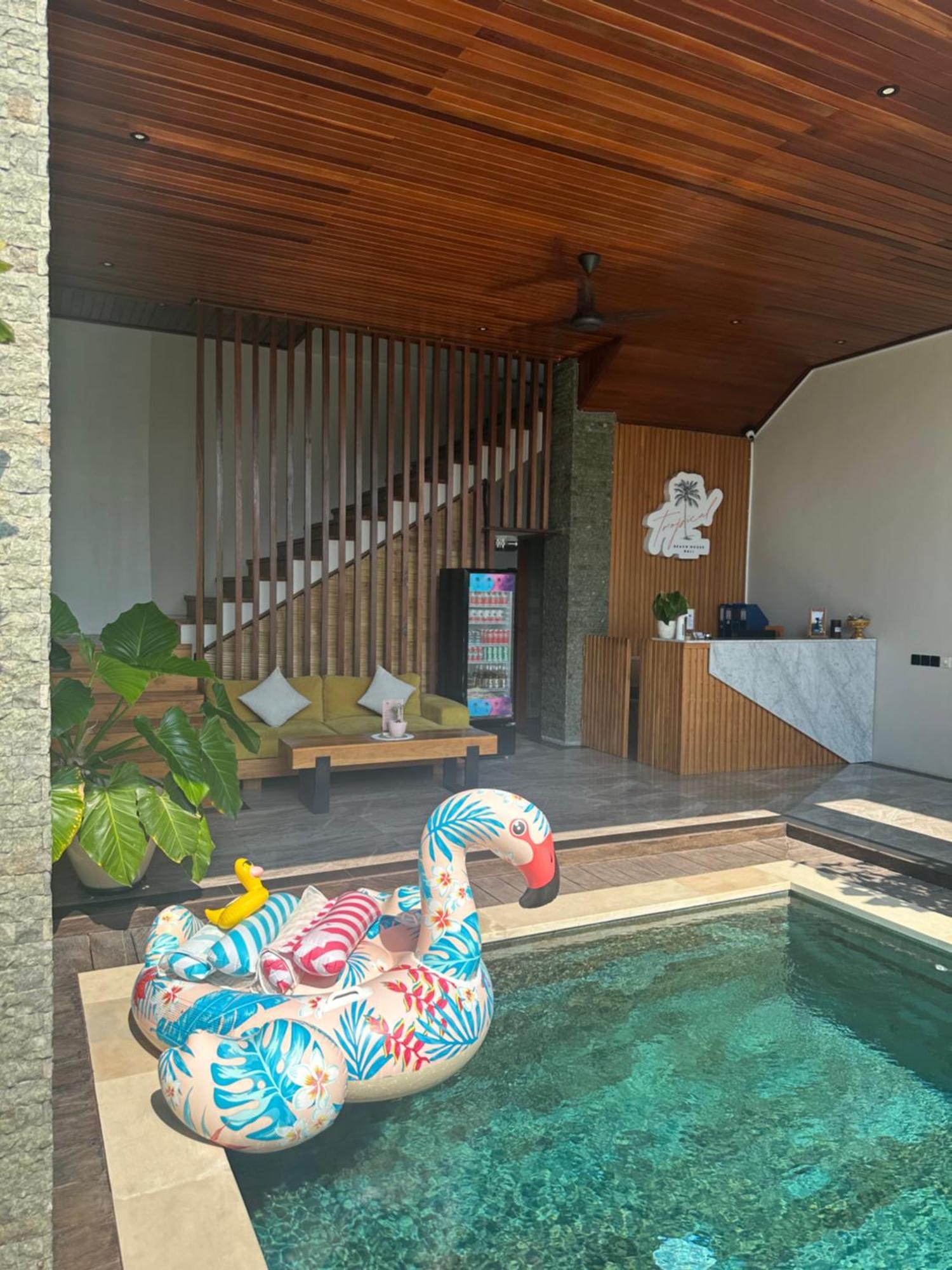 Tropical Beach House Bali เซมินยัค ภายนอก รูปภาพ